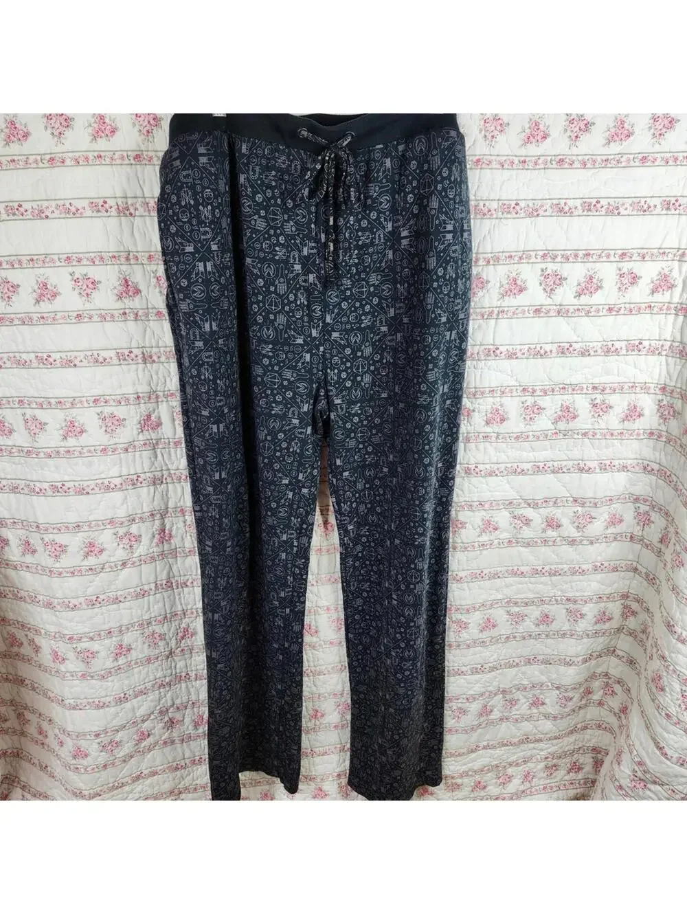 Battle Tested in Exandria Lounge Pants Drawstring Pockets Graphic Print Large